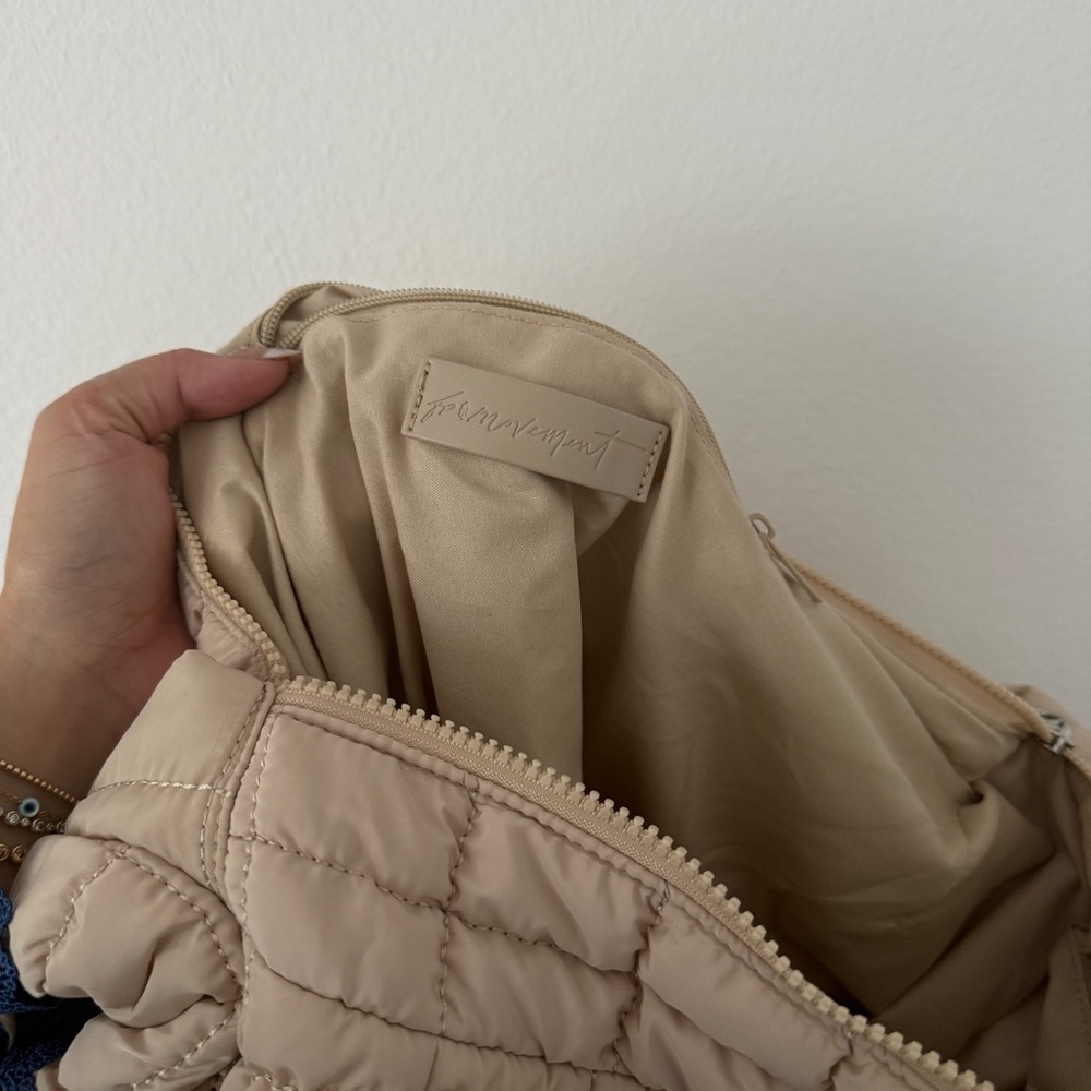Free People Movement Quilted Carryall Puffer Bag in Beige NWOT - Picture 5 of 6